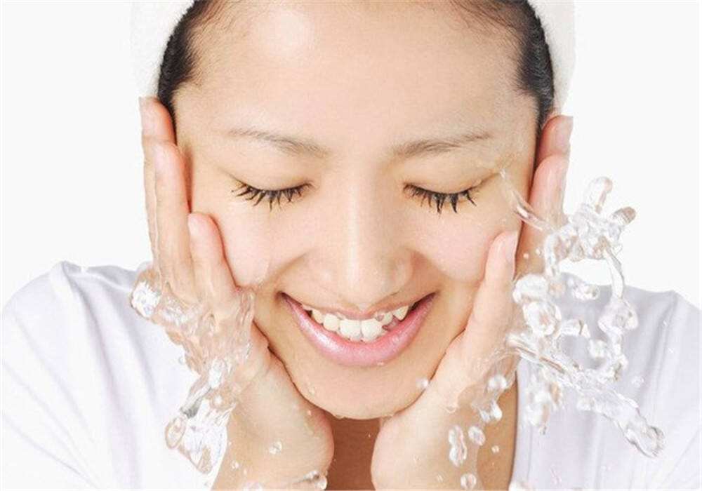 毛孔粗大用什么去黑头最好,细致毛孔最有效的方法去黑头