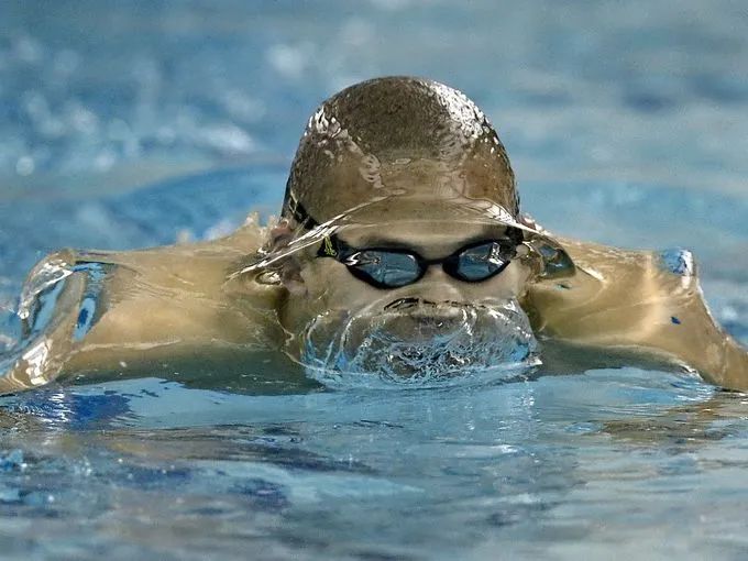 比赛还能尬舞，33个珍贵镜头，记录下这些赛场怪异瞬间