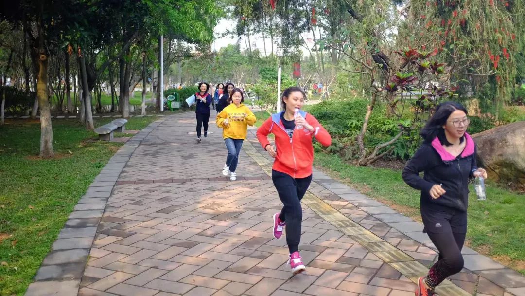 番禺｜昨天，桥南“半边天”比久违的阳光更有活力！