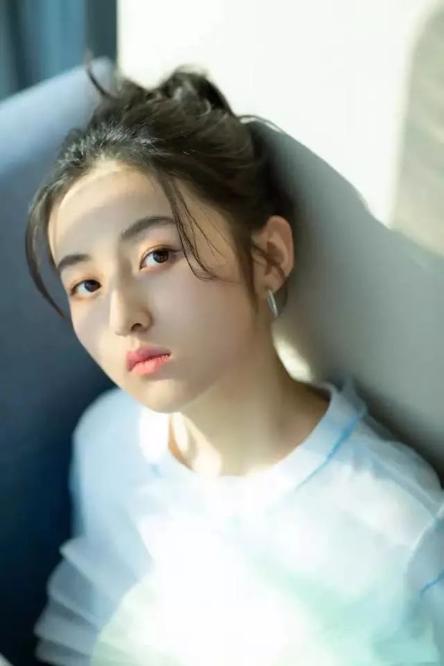 哪种奶茶色更显白减龄,2020年最流行的奶茶色