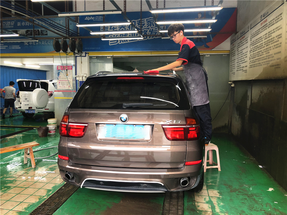 广州宝马x5镀晶亮条修复,宝马x5漆面保护膜最好看的