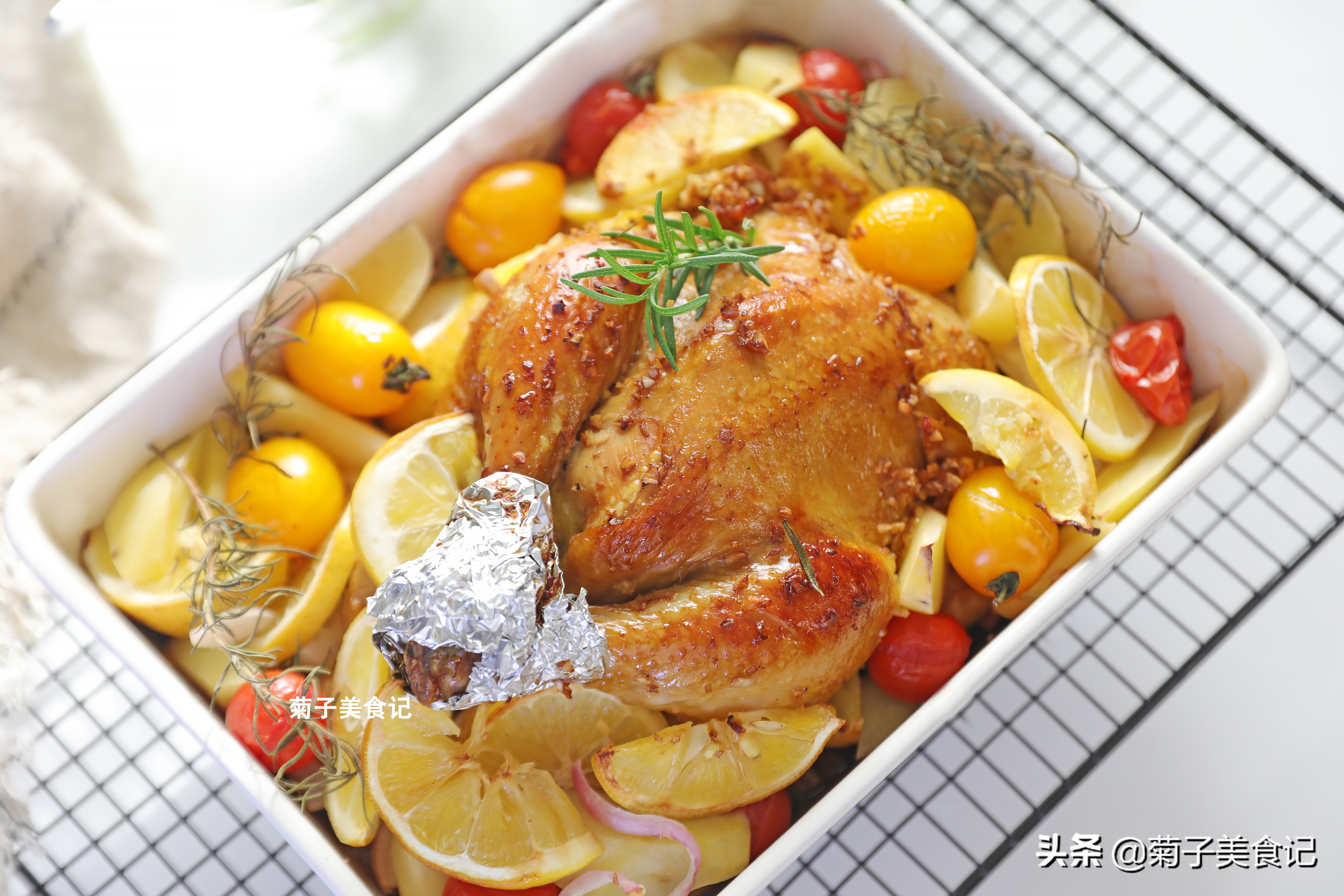 端午在家做简单开胃的柠檬烤鸡，鲜嫩多汁不油腻，在家露一手