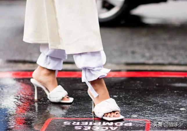 2020年爆款凉鞋,今年最流行的4款凉鞋