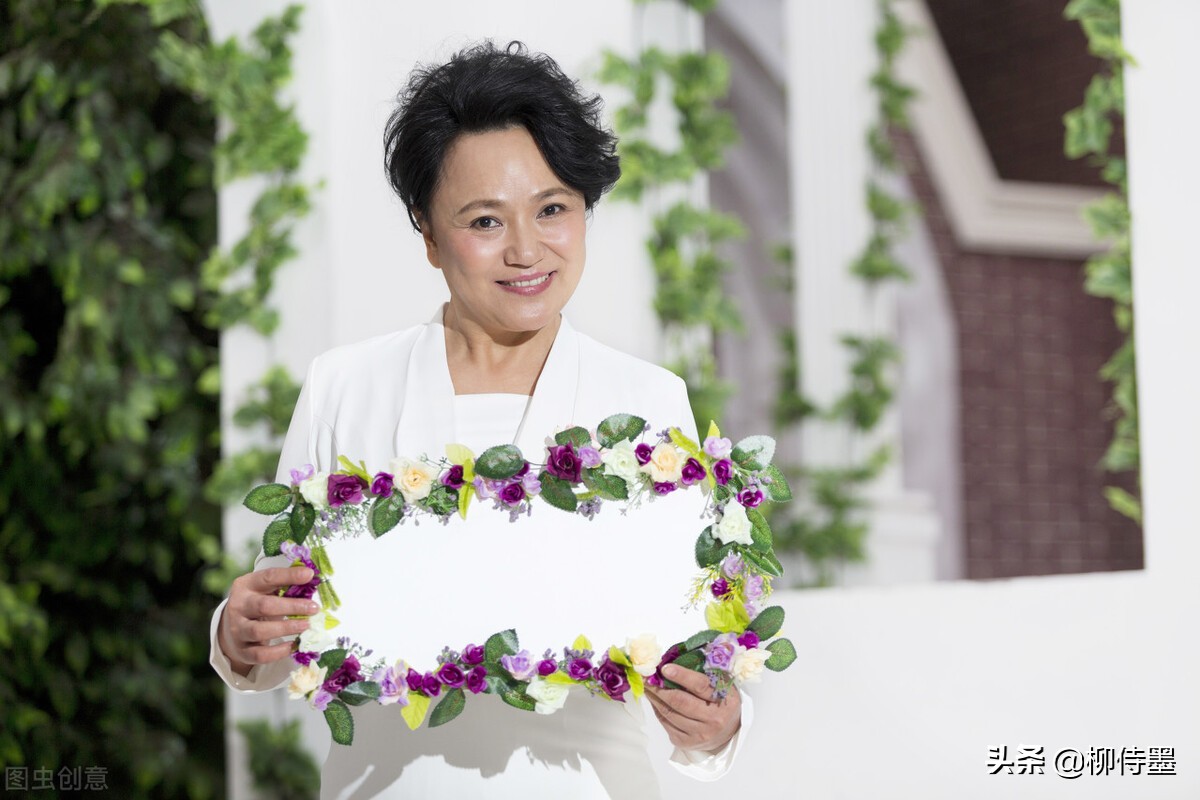 适合中老年女性拍照姿势,中老年摄影入门轻松拍出好照片