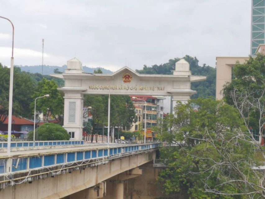 越南老街离河口多远,走进云南河口口岸看越南老街