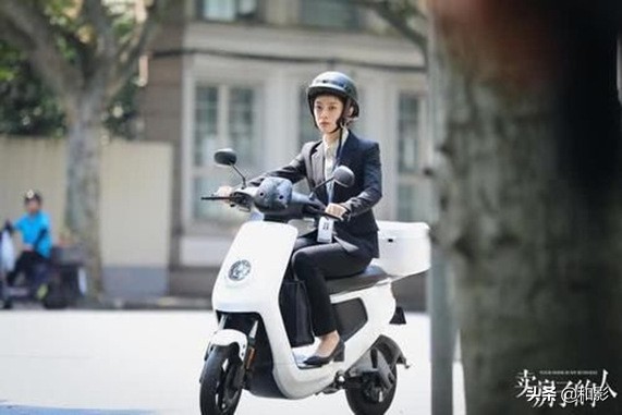 谢霆锋、谭维维、朴树、韩寒，这年头，明星也有骑电动车的情怀