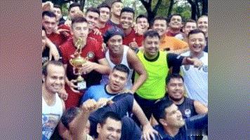 小罗拿监狱杯冠军,小罗获得监狱足球比赛冠军