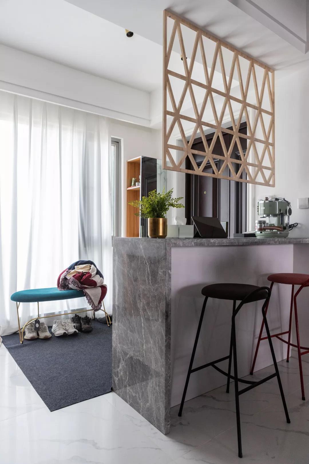 「恋·家」生活不需要太空旷，于是他们决定把家“变挤”