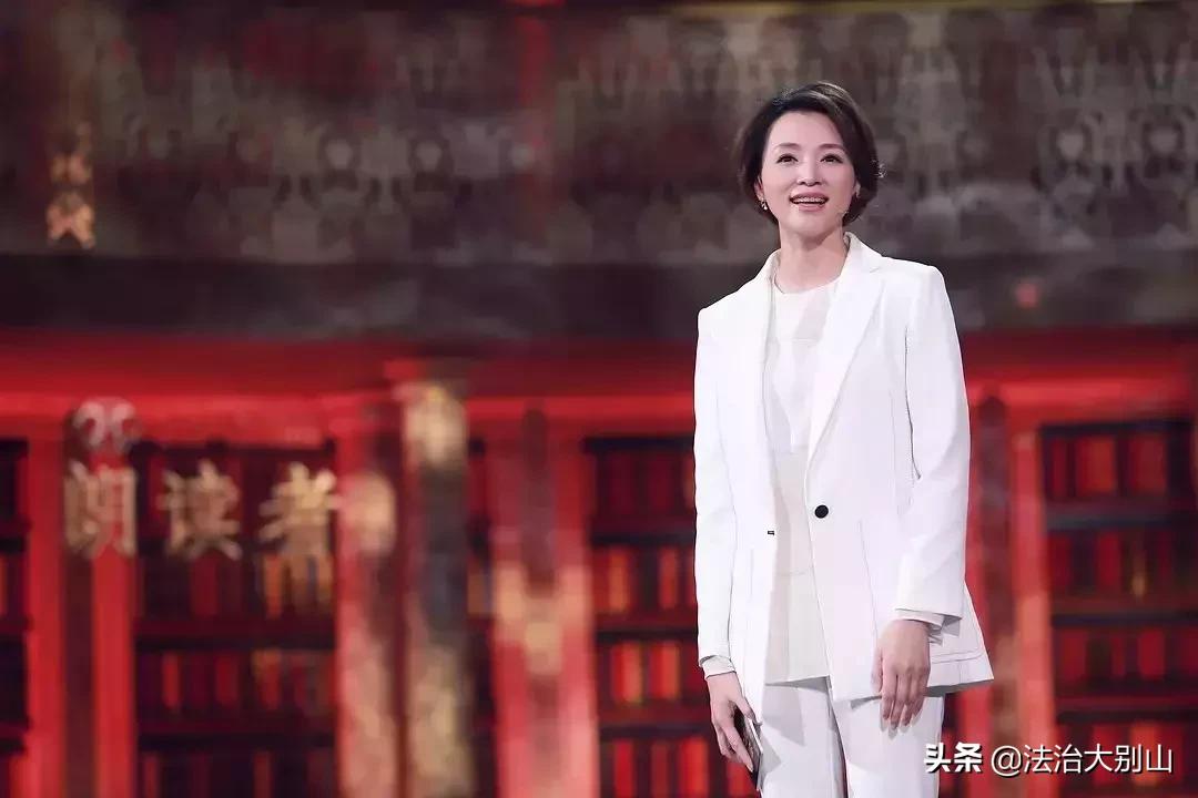 董卿朗诵眼泪完整版视频加文字,董卿说过的经典语录人生的眼泪