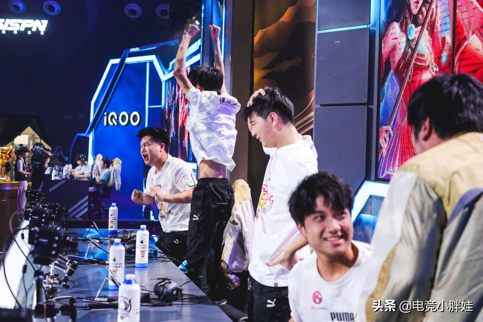 GK故意用BUG赢比赛？裁判却只让辅助卖掉宝石，网友：GK胜之不武