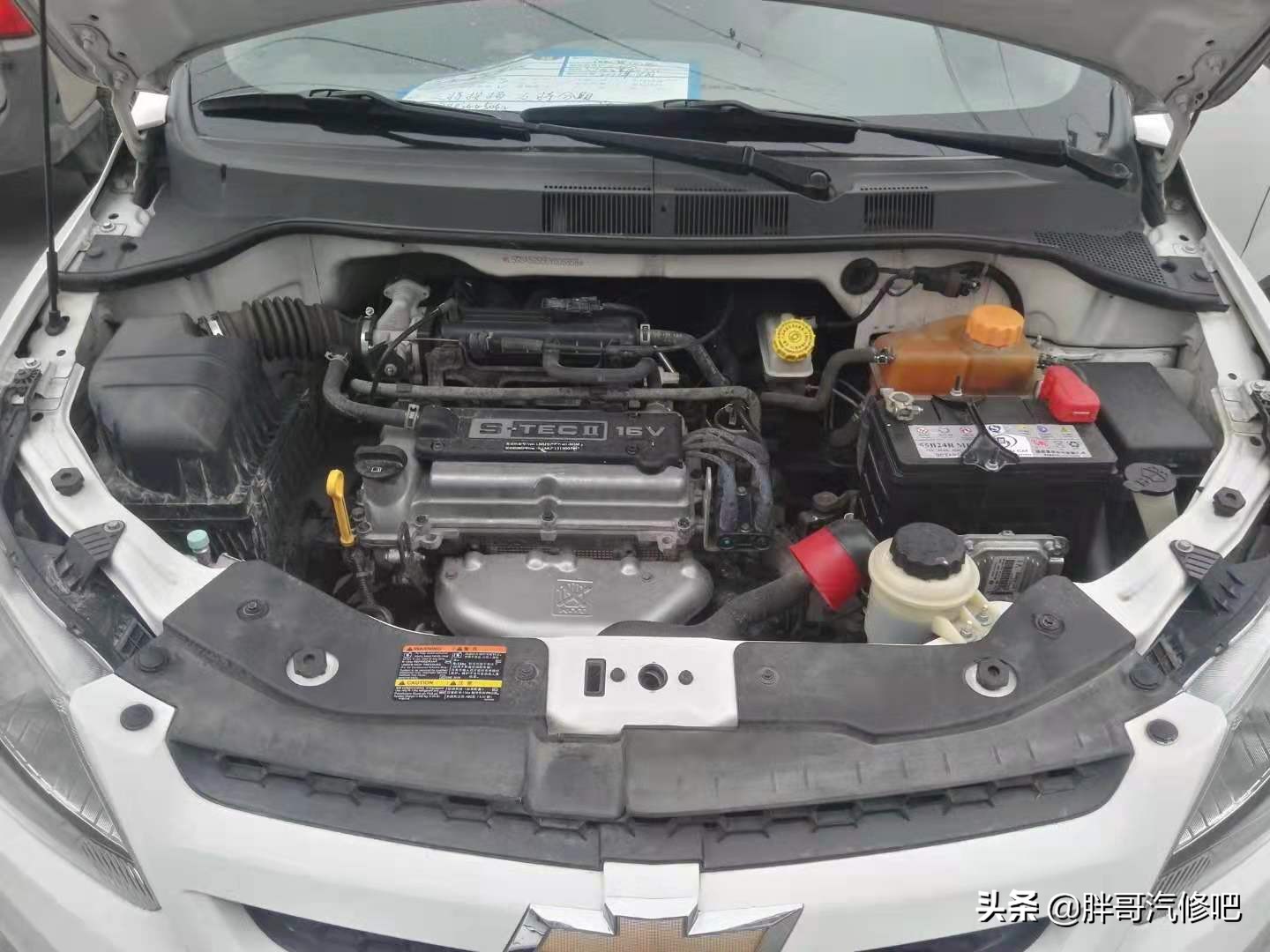 胖哥2万大洋刚收的合资三厢小车，国庆节假日开着出去玩一玩