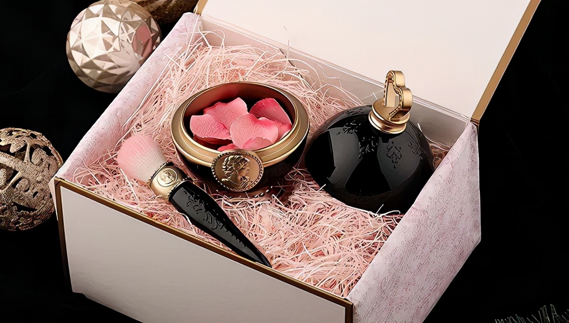 Forever21母公司估值达127亿美元；UR广晟旗舰店年销售额突破亿元