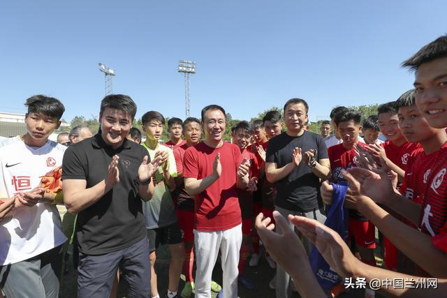 许家印现身马德里助威恒大杯,许家印马德里恒大