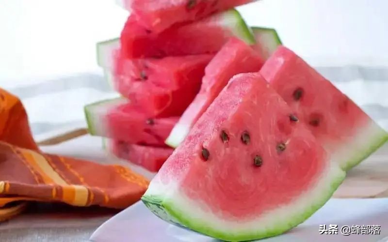 夏天吃黄心西瓜好还是红心西瓜好,吃西瓜的几大注意事项