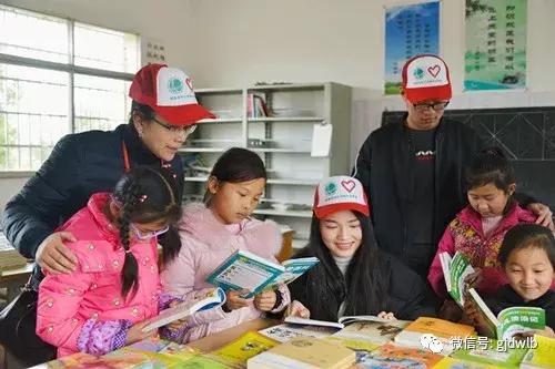 这些照片背后有什么故事,这些照片背后的心酸