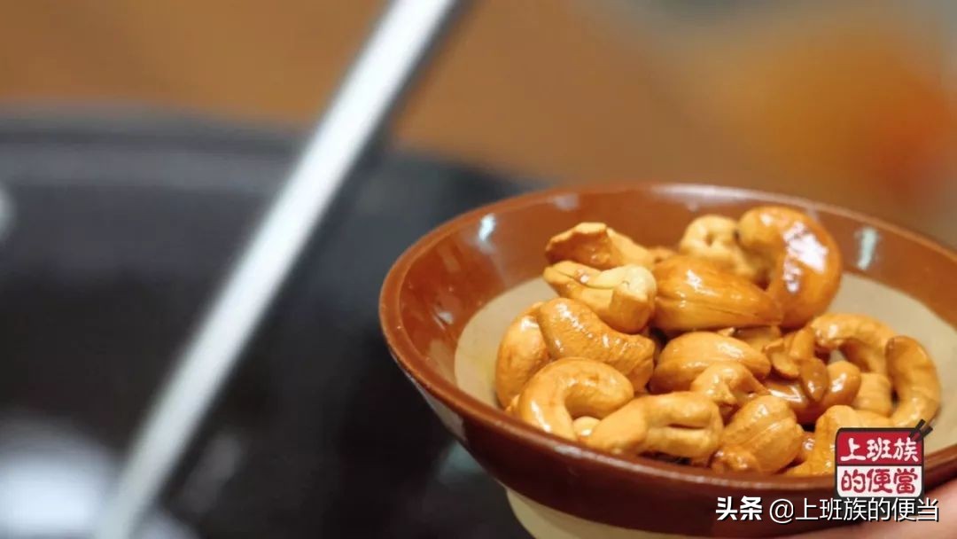 芹菜和什么炒好吃又减肚子,芹菜炒腊肉怎么不油腻