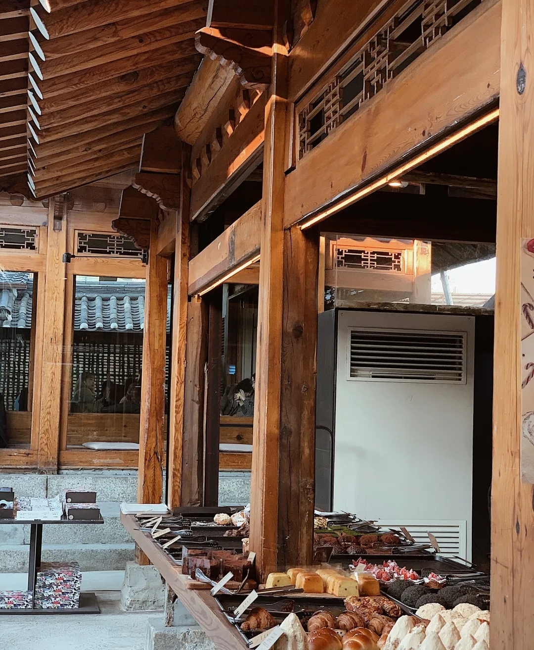 韩国网红设计师，把旧厂房改导致咖啡烘焙店，开这样的店真幸福