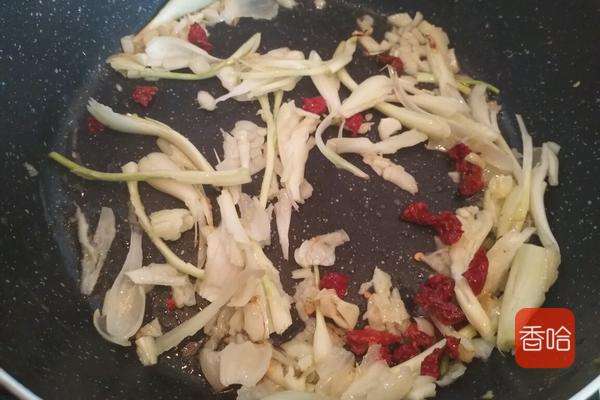 它是“菜中灵芝”，炒菜里面加几颗，不打郎中门前过，冬天别错过