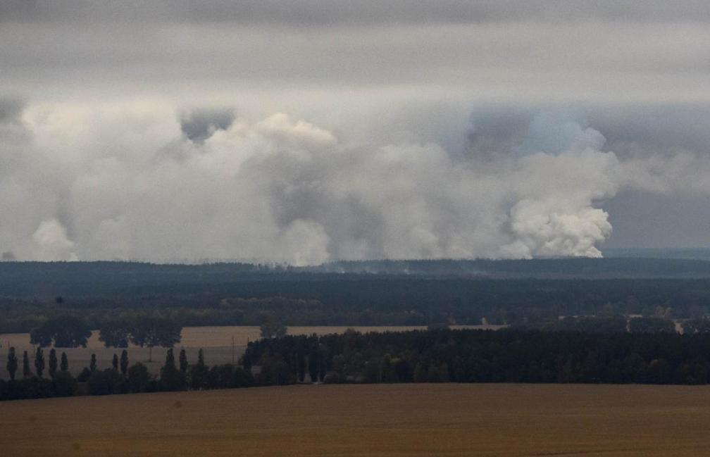 乌克兰重炮开火视频,乌克兰发射炮弹打中俄罗斯战俘营