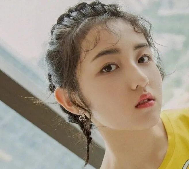 有哪些好看又显脸小的发型,适合脸小的长脸型发型女