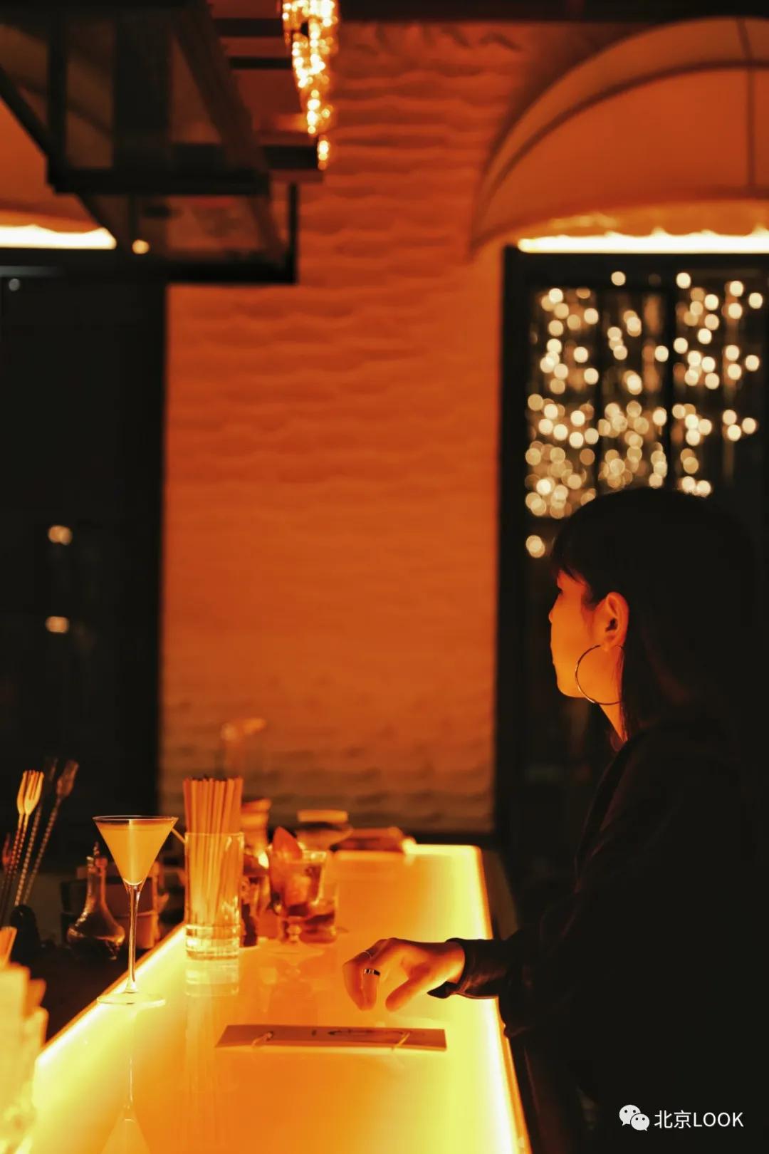 国贸旁边的楼顶酒吧,国贸下的酒