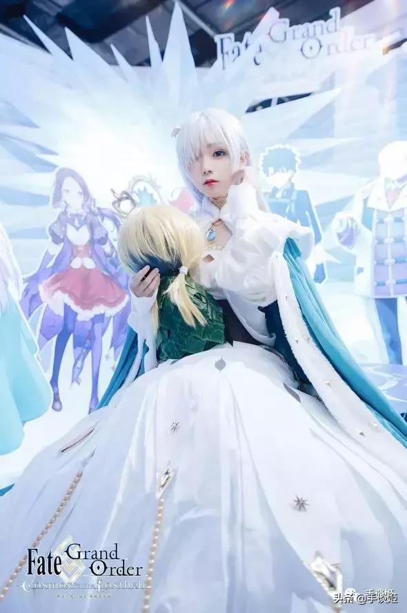 从同人奇迹到战斗力最强的二次元游戏，月世界下的作品有多骚气？