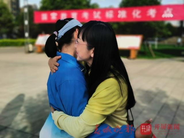 “自信才有力量向前冲！”昆十中这名662分的考生，在逆境中乐观成长