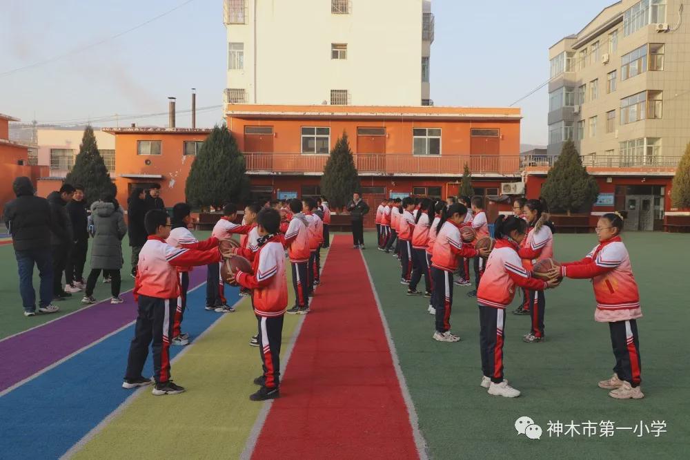 神木第一小学拔河比赛,小学体育优质课简报