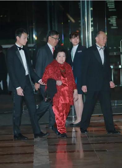 三房太太，13名子女，争夺几百亿家产，霍家宫斗比港剧精彩多了