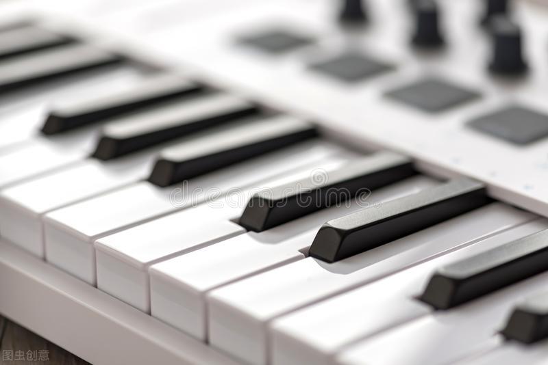 编曲是midi键盘好还是合成器好点,电钢琴做midi键盘怎么样