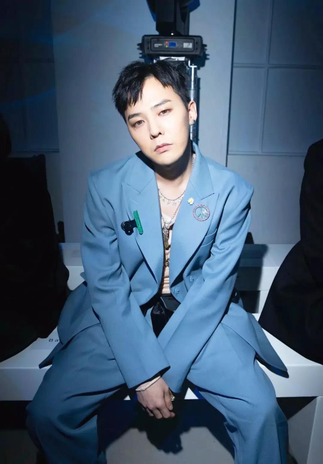 易烊千玺买权志龙同款鞋,易烊千玺助理权志龙鞋