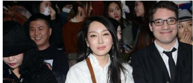 萨顶顶假唱转话筒事件结果,萨顶顶有实力为什么要假唱