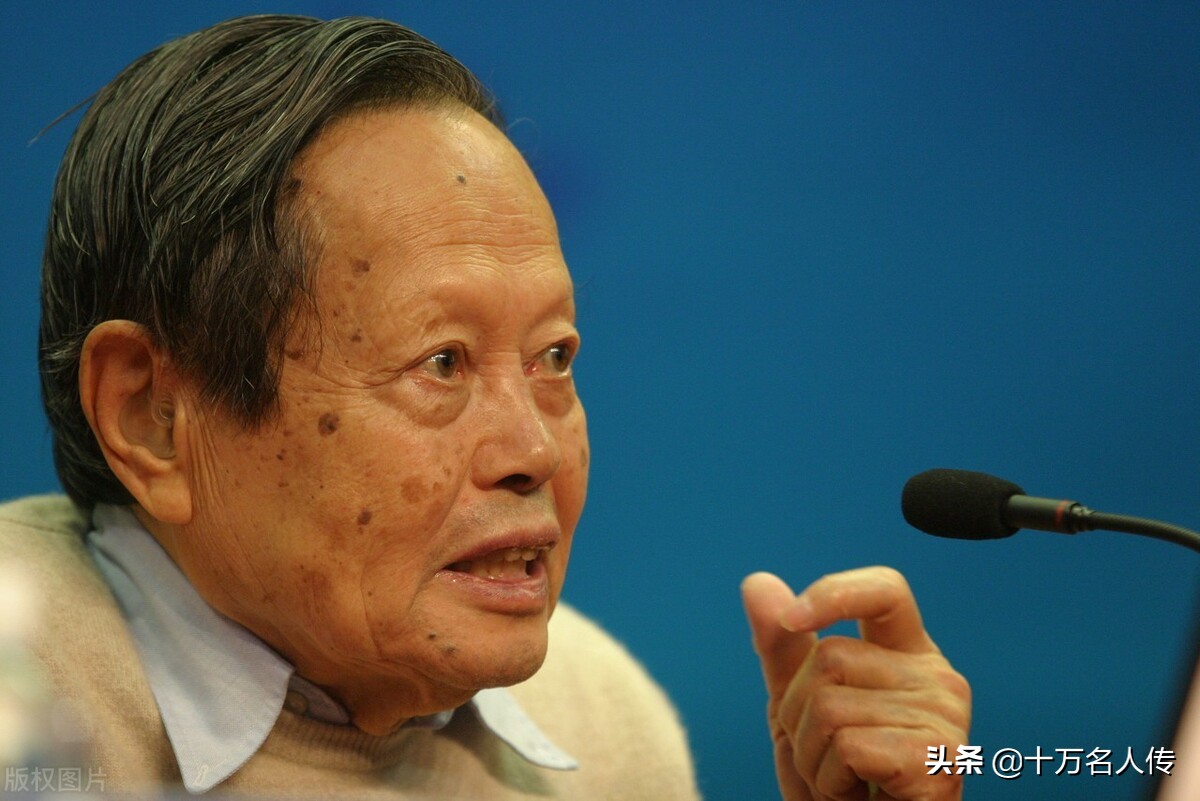 杨振宁的艰巨求学,杨振宁怎样看待外界的非议