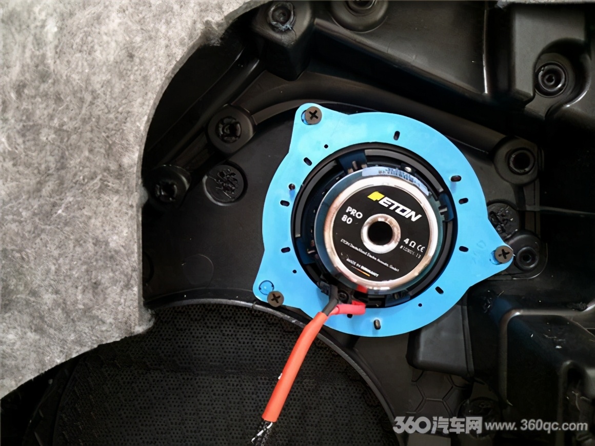 奥迪q7改装案例亮黑套件,新款奥迪q7改装智能大屏