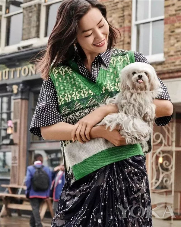 马甲衬衫初秋怎么穿好看炸了,入春穿搭马甲衬衫气质穿搭