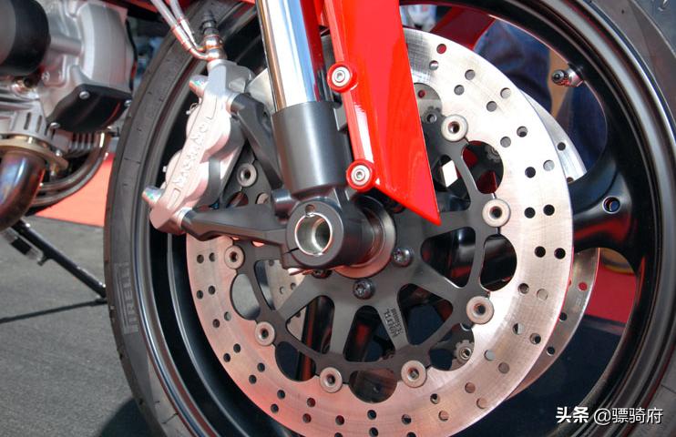 杜卡迪monster796深度评测,杜卡迪新monster和821对比