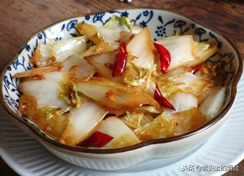 大白菜过油不会腻的做法,西瓜视频大白菜这么吃天天都不腻