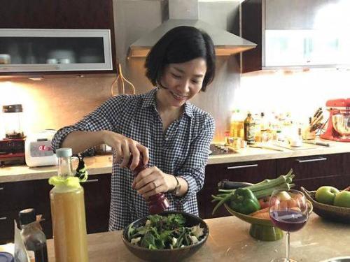 油烟机被油糊住了怎么清理,油烟机被烟熏黑如何清理