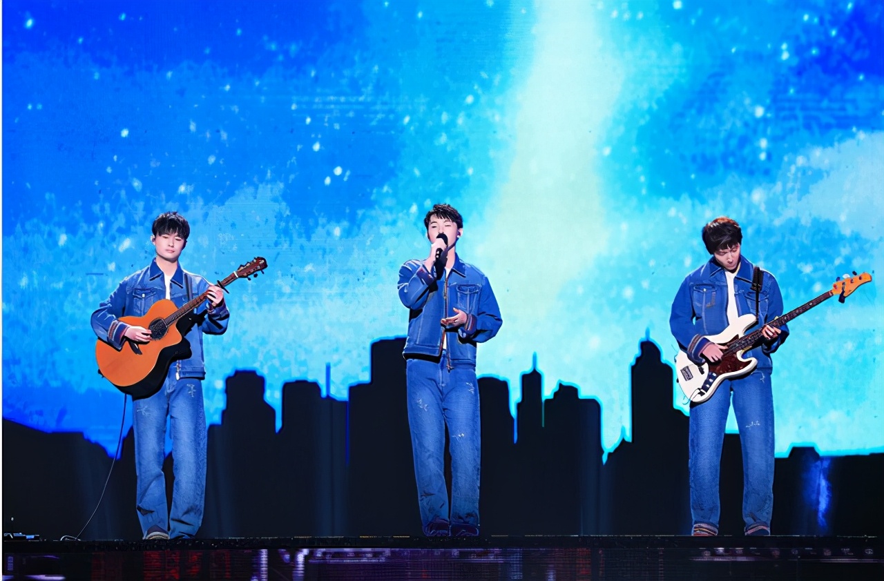 单依纯好声音哪一期出来的,单依纯总决赛歌曲夺冠视频