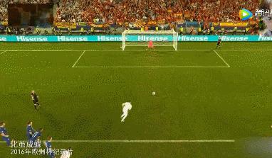 当c罗看到梅西惊人表现,对c罗和梅西的截然不同评价