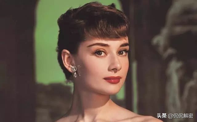 梦露和赫本谁名气大,梦露和赫本经典照片