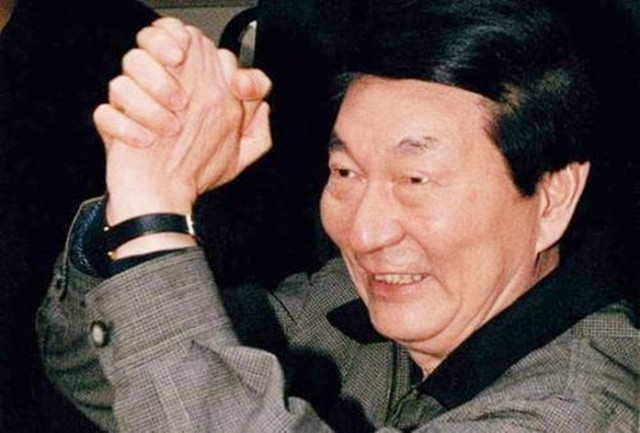 浙江省长打喷嚏绷断皮带，*镕基朱**大笑：你这个是报应