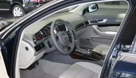 汽车车内灰尘大教你一招解决,开车如何快速把车内灰尘排出去