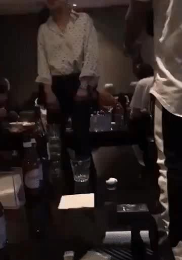 夜店牵手女网红，他也人设崩塌了？