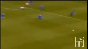 贝克汉姆弧线球动作解析,优美的弧线贝克汉姆