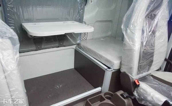 豪华重卡带厕所的生活舱,重卡房车驾驶舱跟生活舱一体