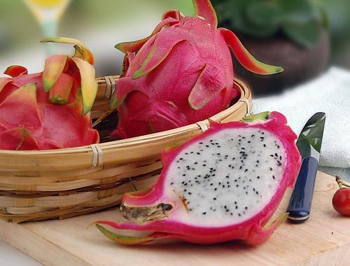 火龙果甜不甜看着就知道了,如何判断火龙果甜不甜
