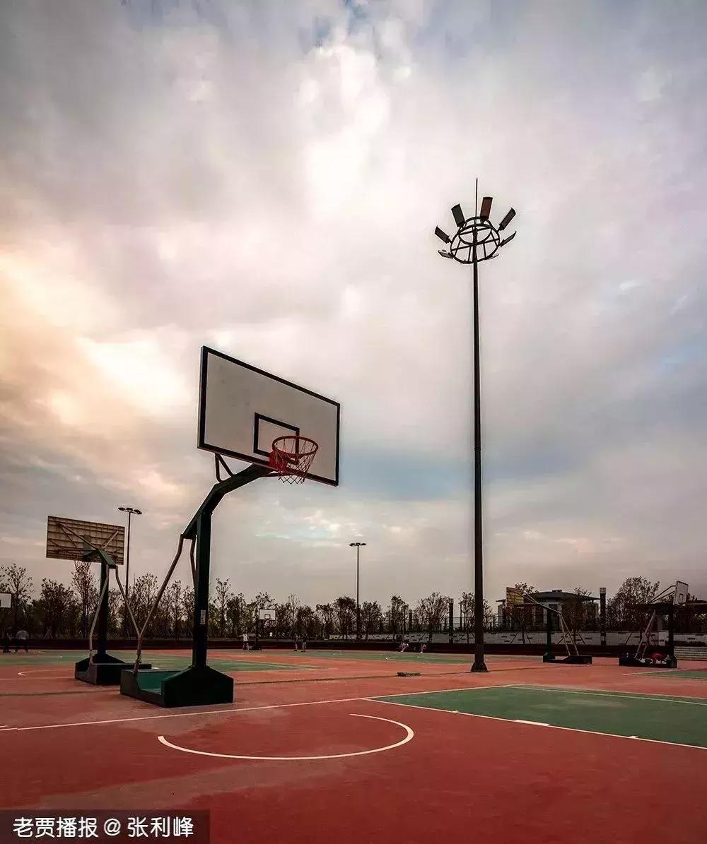 哪个公园好玩又免费又滑滑梯,半圆滑梯攀岩公园