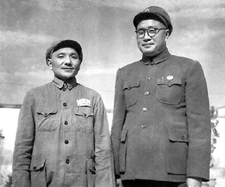 *伯承刘**与陈毅一起散步，陈毅累得气喘吁吁，叫苦不迭