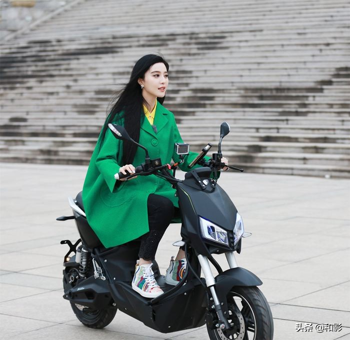 谢霆锋、谭维维、朴树、韩寒，这年头，明星也有骑电动车的情怀